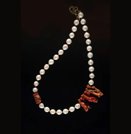 Mercan Detaylı İnci Tasarım Kolye