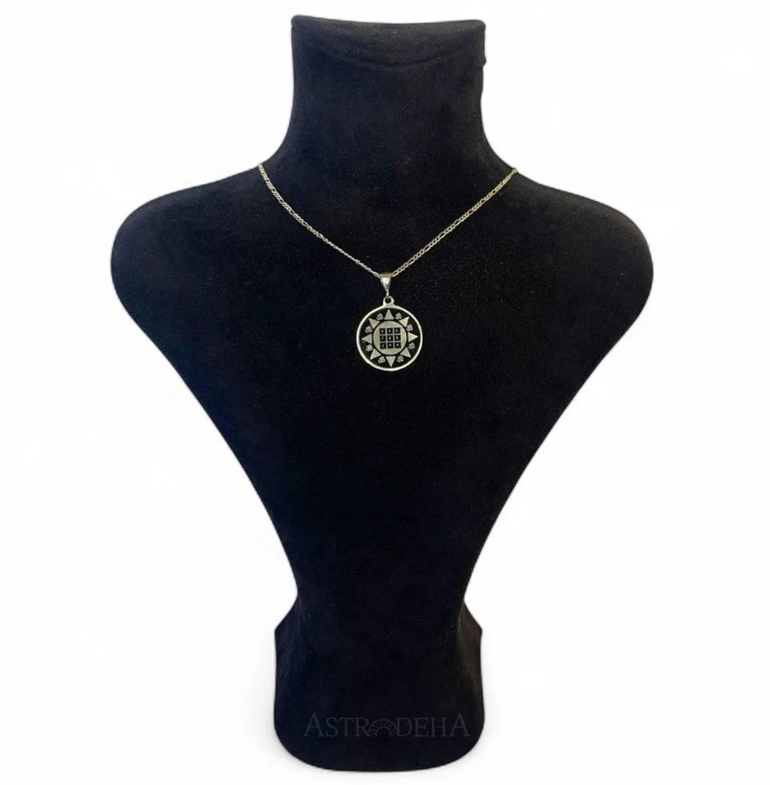 Gümüş Güneş Motifli Yantra Kolye